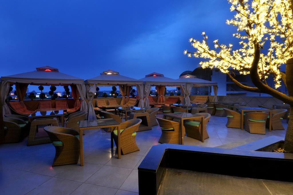 The Cove Hotel Панчкула Екстериор снимка