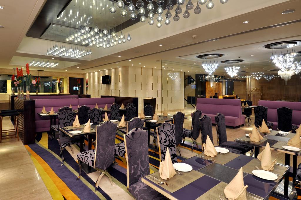 The Cove Hotel Панчкула Екстериор снимка